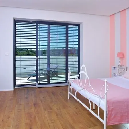 House In With Sea View, Terrace, Air Conditioning, Wi-fi * Visnjan