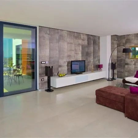 House In With Sea View, Terrace, Air Conditioning, Wi-fi Tatil Evi Višnjan